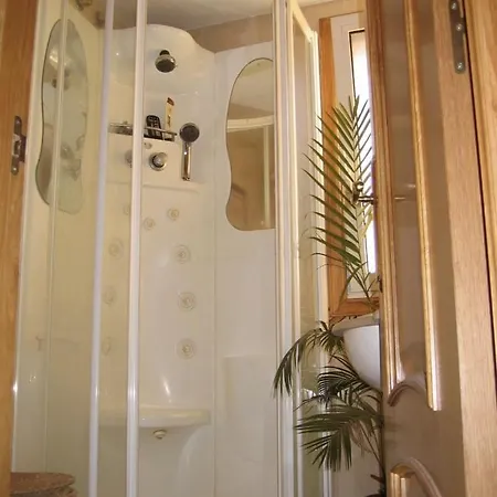 Διαμέρισμα Charming With Bay And Christmas Lights Views + Optional Garage